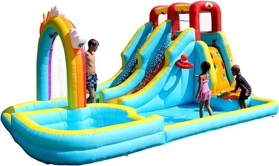 Cortina de agua del arco iris y escalada en roca agua inflable doble toboganes juego de parque para niños