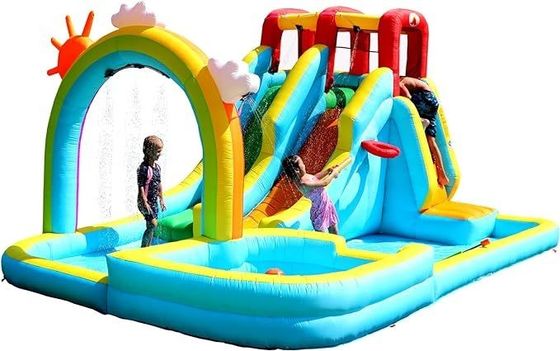 Cortina de agua del arco iris y escalada en roca agua inflable doble toboganes juego de parque para niños