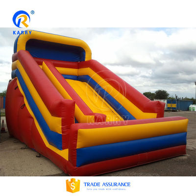 Grandes toboganes de salto inflables al aire libre con tamaño personalizado y material de lona de PVC