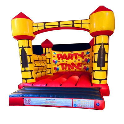 Castillo de salto para niños con diseño de toboganes e inflables