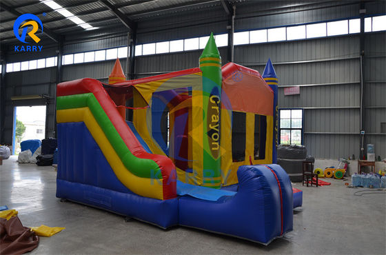 Casa de salto con lápiz de colores inflable equipada con soplador con deslizamiento lateral y diseño personalizable