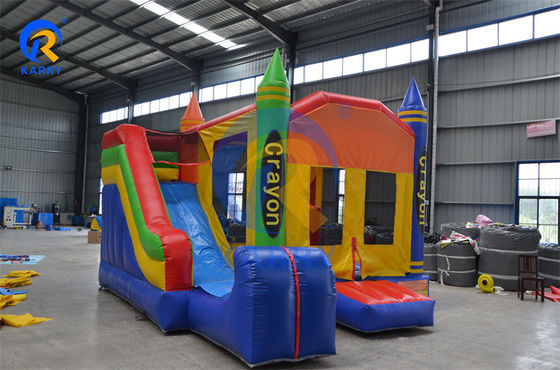 Casa de salto con lápiz de colores inflable equipada con soplador con deslizamiento lateral y diseño personalizable