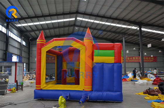 Casa de salto con lápiz de colores inflable equipada con soplador con deslizamiento lateral y diseño personalizable