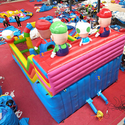 Deslizamientos inflables al aire libre para niños Unisexo tamaño personalizado Jardín de juegos del castillo rebobinado
