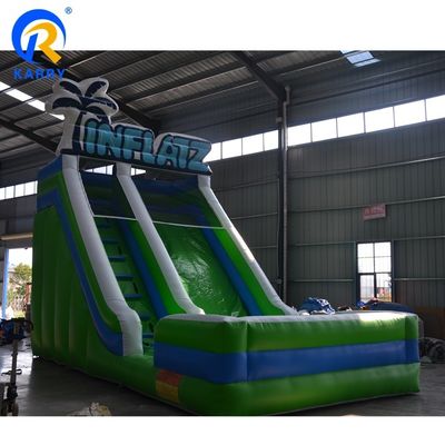 Deslizamiento de agua inflable para niños y adultos Juega con material de PVC verde Puede ser personalizado