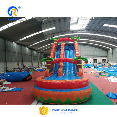 Jardín de juegos para niños con piscina con tobogán de agua de palma inflable con certificación CE
