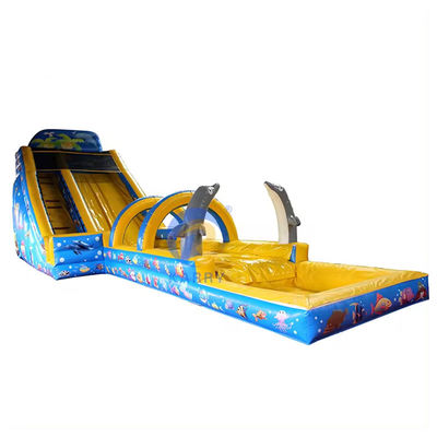 Gran patio de juegos inflables Salto castillo con piscina caliente TikTok diversión garantizada