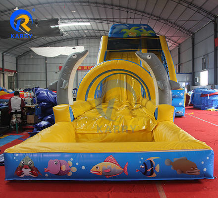 Gran patio de juegos inflables Salto castillo con piscina caliente TikTok diversión garantizada
