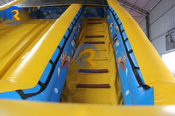 Gran patio de juegos inflables Salto castillo con piscina caliente TikTok diversión garantizada