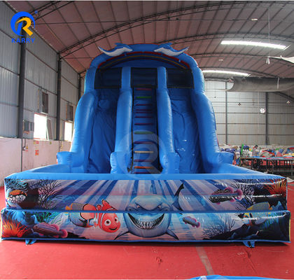Gran patio de juegos inflables Salto castillo con piscina caliente TikTok diversión garantizada