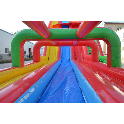 Verano debe tener un tobogán de agua inflable multicolor con piscina y tirolina OEM aceptable