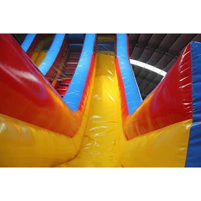 Capacidad máxima 100-500 kg tobogán de agua inflable comercial con piscina y doble carril
