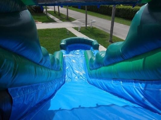 La emoción de toda una vida con nuestro tobogán inflable de piscina ciclón de 32 pies de altura