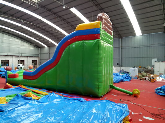 Juegos deportivos de baloncesto inflables comerciales, tobogán de piscina de agua para niños y adultos