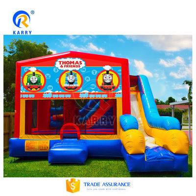 Tres toboganes de jirafa Combinado con obstáculo Casa de rebote de aire Inflable comercial