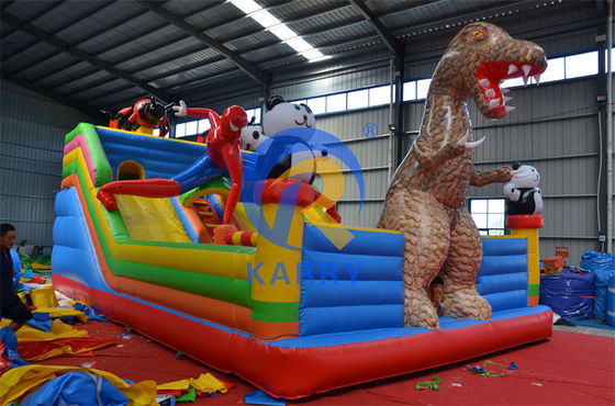 Gran tobogán inflable y casa de salpicadores para Spiderman de grado comercial en el parque 2024