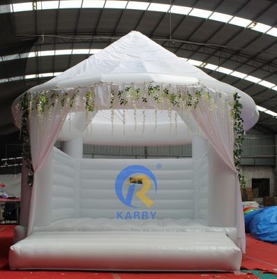 Cama rebotante de trampolín de boda inflable blanca personalizada de 4 * 4m para saltos de fiestas para adultos