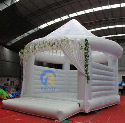 Cama rebotante de trampolín de boda inflable blanca personalizada de 4 * 4m para saltos de fiestas para adultos