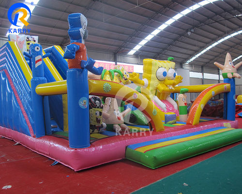 Parque de diversiones de agua inflable dibujos animados Esponja Ciudad divertida con toboganes y castillo de saltos