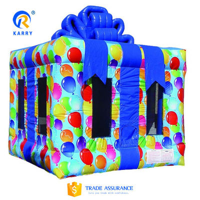 Características PORTABLE caja de regalo inflable de lujo saltador de agua puñetazo Casa para la venta de la fiesta