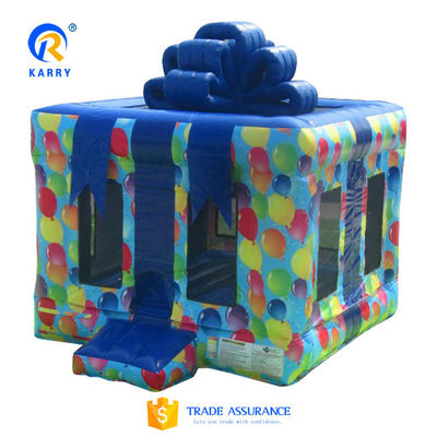 Características PORTABLE caja de regalo inflable de lujo saltador de agua puñetazo Casa para la venta de la fiesta