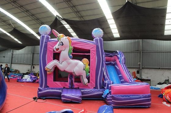 Tamaño personalizado Casas inflables Casa de rebotes tobogán de agua con diseño de unicornio arco iris