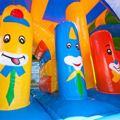 Jardín de juegos al aire libre para niños payaso inflable con diapositiva