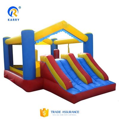 Características PORTABLE Inflable castillo de salvadores con tobogán comercial castillo inflable