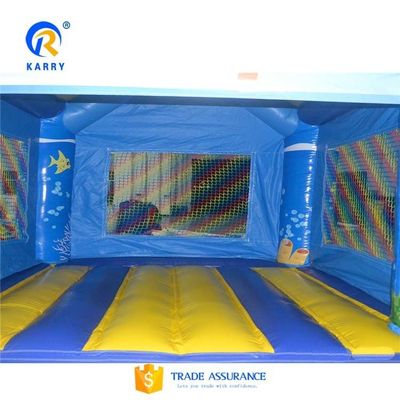 Experimenta la emoción del mundo submarino con nuestro trampolín de aire inflable