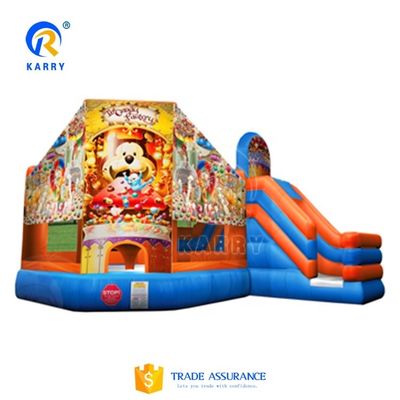 Características PORTABLE Carrusel Gigante Castillo Rebobinado Combo Deslizador con color personalizado