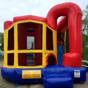 Características PORTABLE Carrusel Gigante Castillo Rebobinado Combo Deslizador con color personalizado