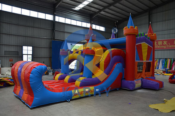 Obtenga lo mejor de ambos mundos con nuestro deslizamiento de casa inflable de caballeros comerciales