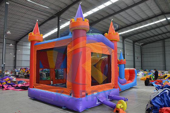 Obtenga lo mejor de ambos mundos con nuestro deslizamiento de casa inflable de caballeros comerciales
