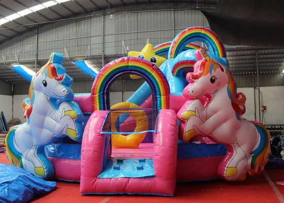 Alquiler de fiesta comercial 5x5.5m castillo inflable con deslizamiento unicornio
