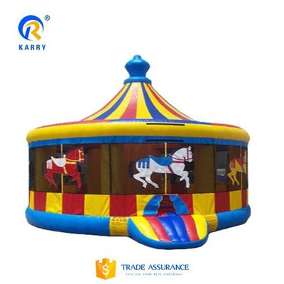 EN71/EN14960/CE Certificado Partida de circo castillo de tiradores inflable con diseño de carrusel