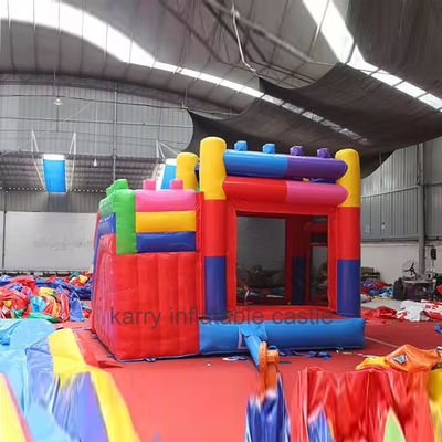 Combo de castillo saltante comercial con bloques de construcción de PVC inflables y tobogán