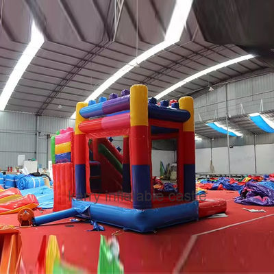 Combo de castillo saltante comercial con bloques de construcción de PVC inflables y tobogán
