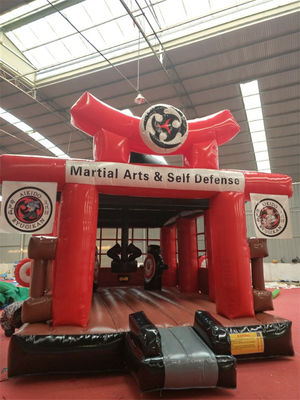Parque de diversiones popular Castillo inflable Karate Ninja Guerrero Guardabosques Castillo de salto