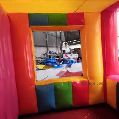 La fiesta es imprescindible alquiler comercial para niños estand de concesión con castillo inflable