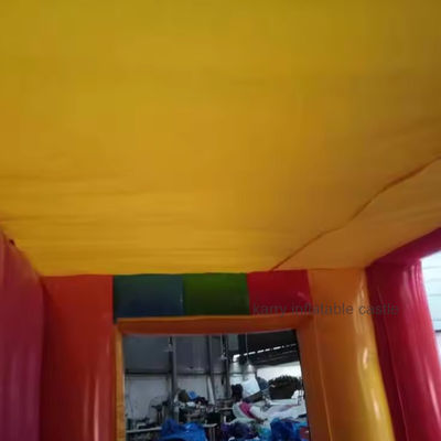 La fiesta es imprescindible alquiler comercial para niños estand de concesión con castillo inflable