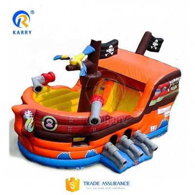 Juegos al aire libre Barco pirata Combo Jumper con toboganes inflables y casa del portero