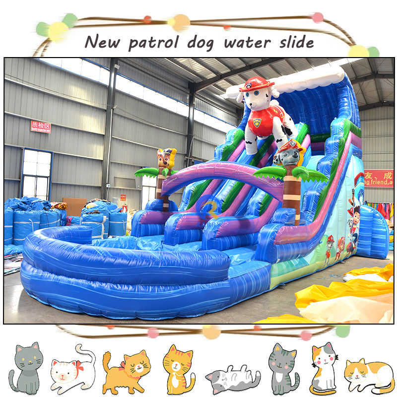 Entreten a los niños con patrullas de patas 3D, tobogán de agua inflable y diseño de doble carril de la piscina