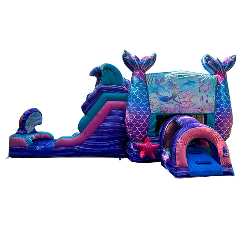Colorido castillo inflable de sirena con tobogán acuático y alquiler de fiesta en la piscina