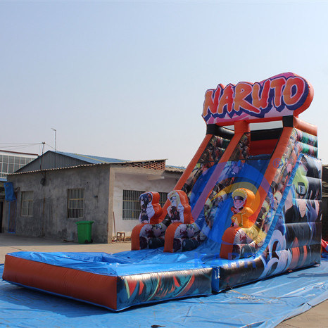 Equipo inflable de PVC comercial Personajes de anime de sangre caliente tobogán acuático con piscina
