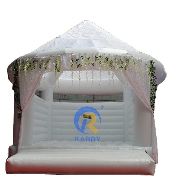 Cama rebotante de trampolín de boda inflable blanca personalizada de 4 * 4m para saltos de fiestas para adultos