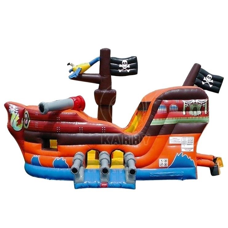 Juegos al aire libre Barco pirata Combo Jumper con toboganes inflables y casa del portero